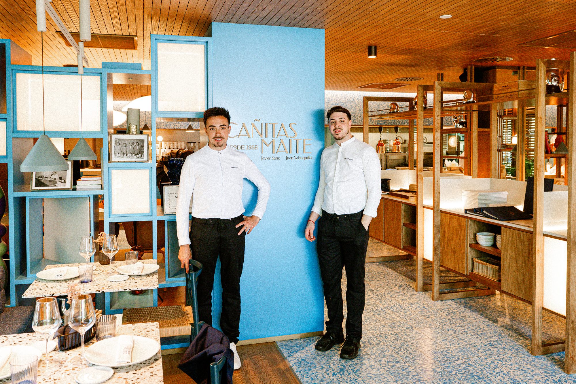 Javier Sanz y Juan Sahuquillo, chefs de Cañitas Maite, en el restaurante de Málaga