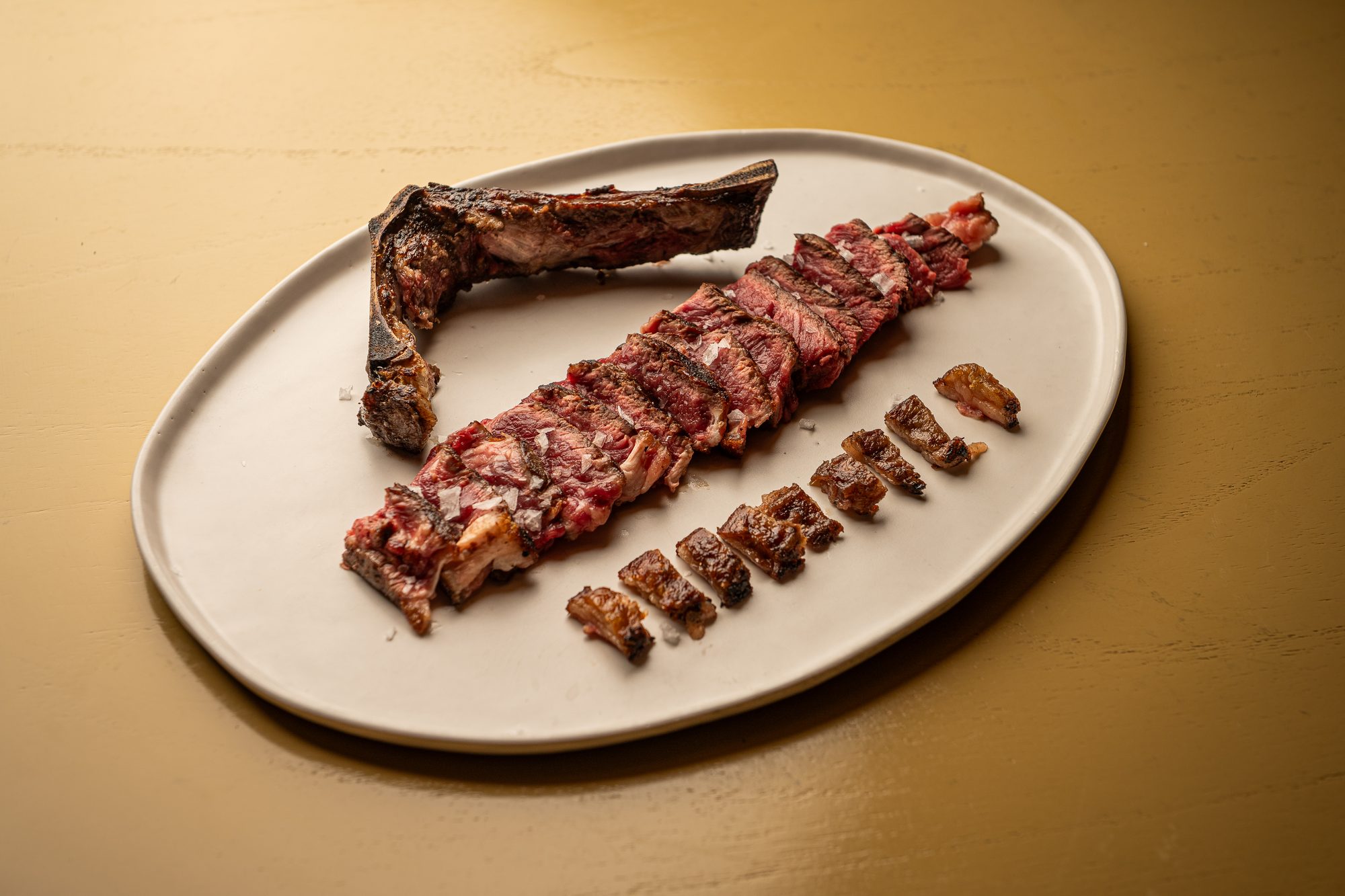 Txuleta vasca madurada, asada a la parrilla y laminada en Cañitas Málaga